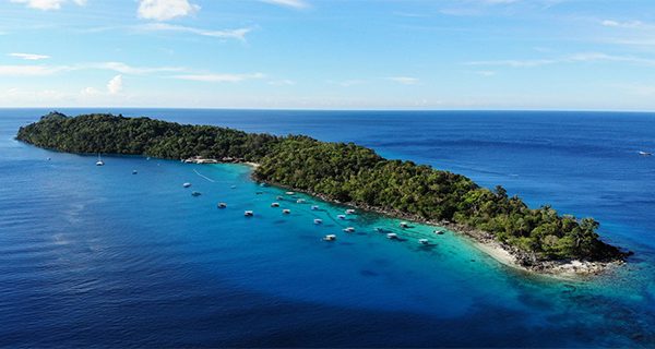 Wisatawan di Sabang Bicara: Surga Tropis di Ujung Barat Indonesia