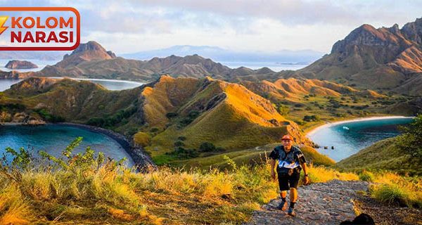 Wisatawan Menyusuri Keindahan Dunia